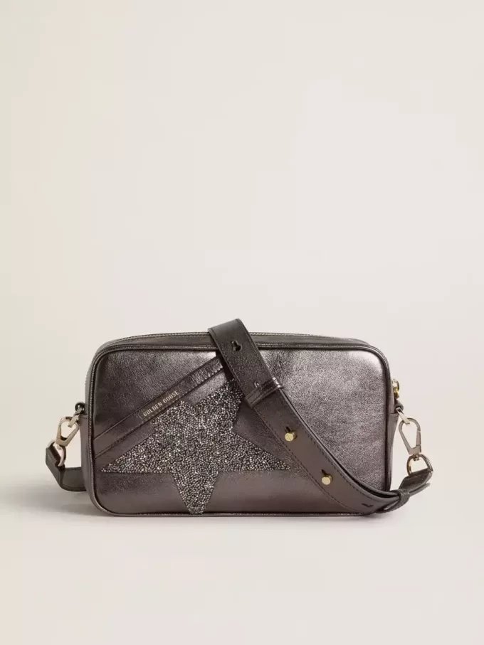 Star Bag i grått metallicläder med Swarovski-kristallstjärna Star Bag i grått metallicläder med Swarovski-kristallstjärna