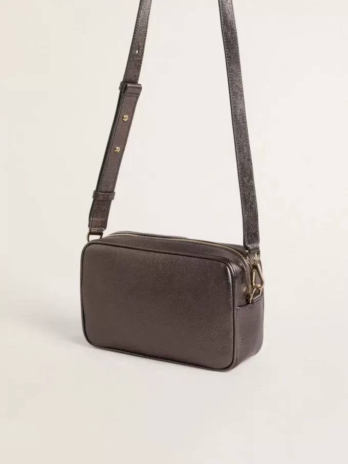 Star Bag i grått metallicläder med Swarovski-kristallstjärna Star Bag i grått metallicläder med Swarovski-kristallstjärna