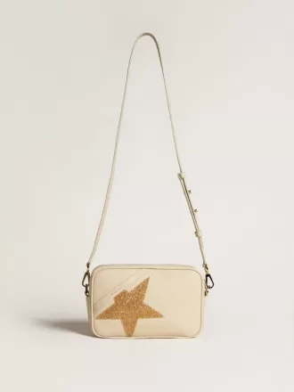 Star Bag i smörfärgat hamrat läder med Swarovski-kristallstjärna