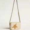 Star Bag i smörfärgat hamrat läder med Swarovski-kristallstjärna