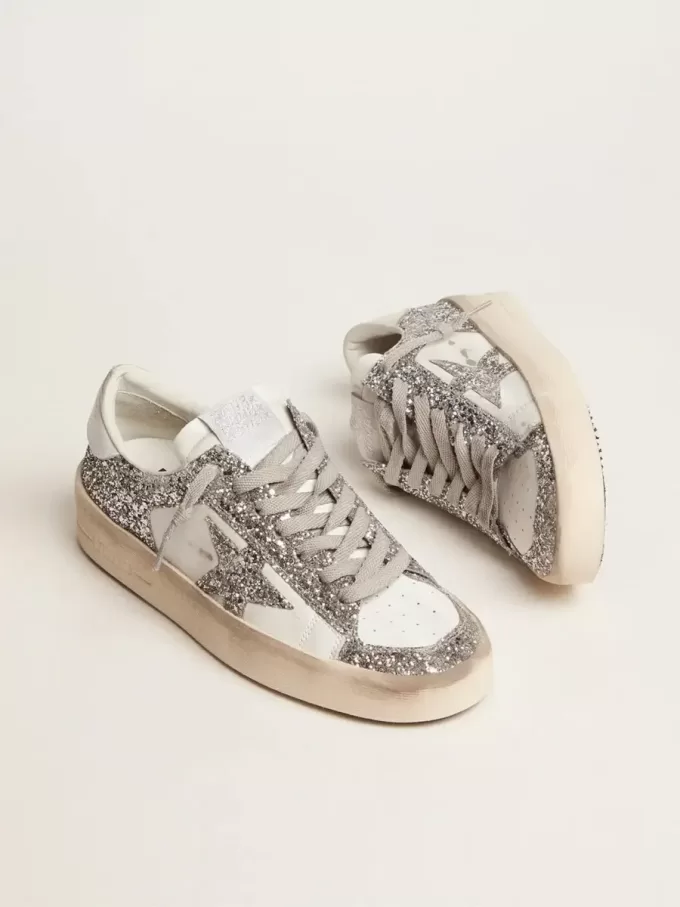 Stardan för damer i vitt läder och glitter