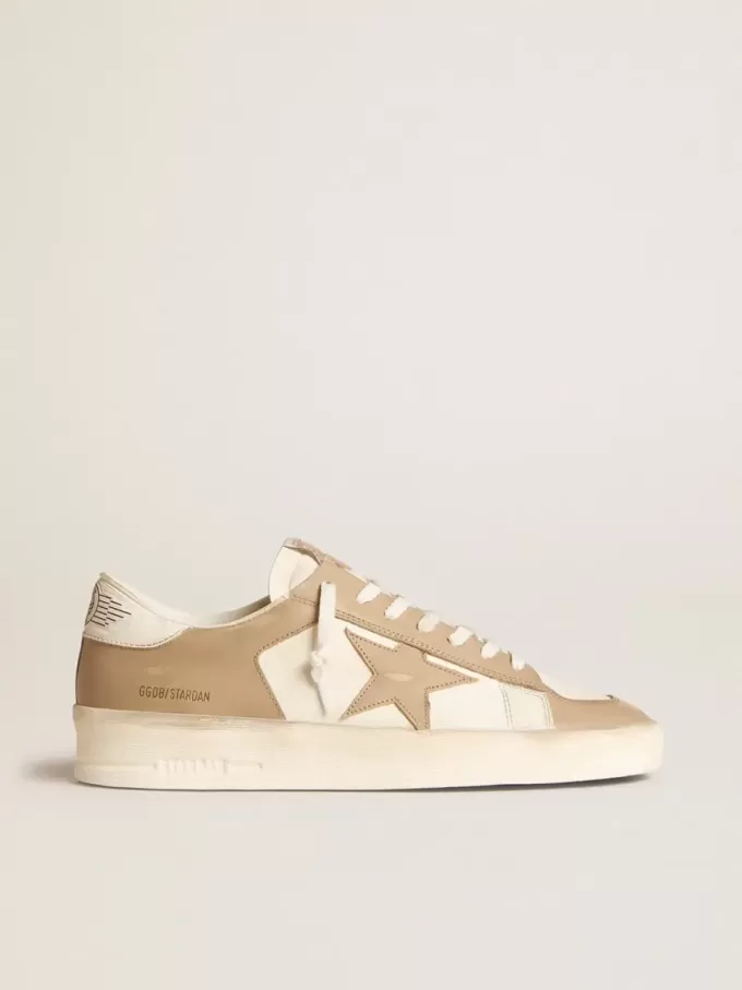 Stardan för herr i vitt och beige läder med beige stjärna och vit hälflik Stardan för herr i vitt och beige läder med beige stjärna och vit hälflik