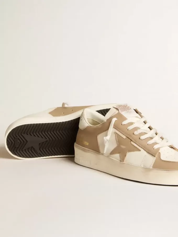 Stardan för herr i vitt och beige läder med beige stjärna och vit hälflik Stardan för herr i vitt och beige läder med beige stjärna och vit hälflik