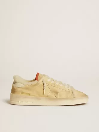 Stardan i beige mocka med läderklack och foder i fårskinn