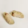Stardan i beige mocka med läderklack och foder i fårskinn