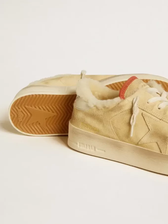 Stardan i beige mocka med läderklack och foder i fårskinn