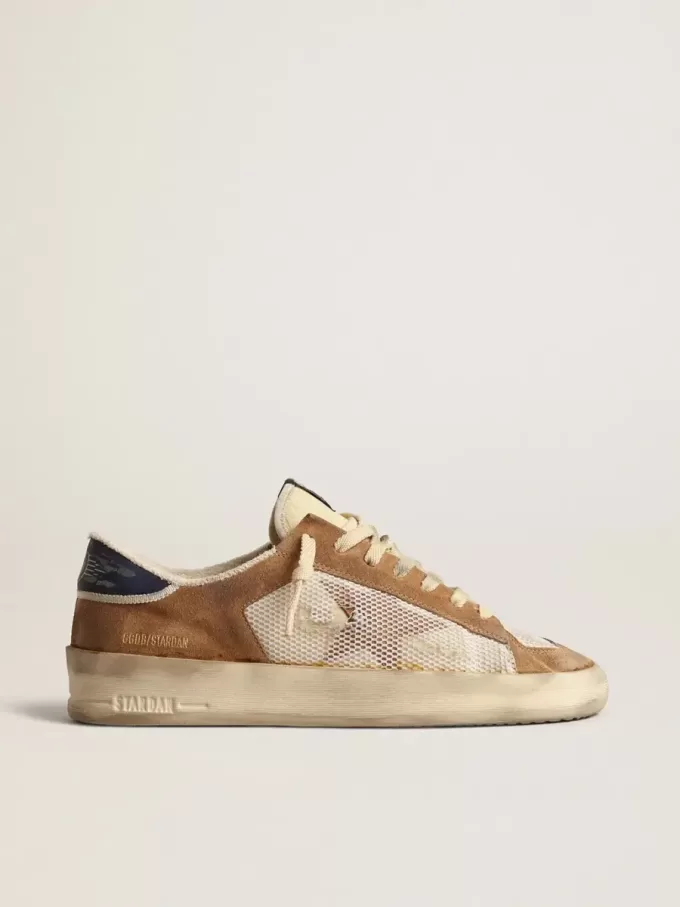 Stardan i beige nylon och mesh med insatser i tobaksfärgat mocka Stardan i beige nylon och mesh med insatser i tobaksfärgat mocka