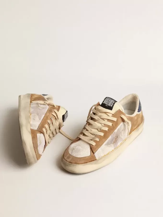 Stardan i beige nylon och mesh med insatser i tobaksfärgat mocka Stardan i beige nylon och mesh med insatser i tobaksfärgat mocka