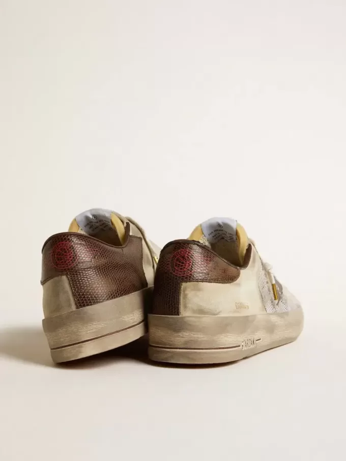 Stardan i nubuck och mesh med brun stjärna i läder med ödlemönster Stardan i nubuck och mesh med brun stjärna i läder med ödlemönster