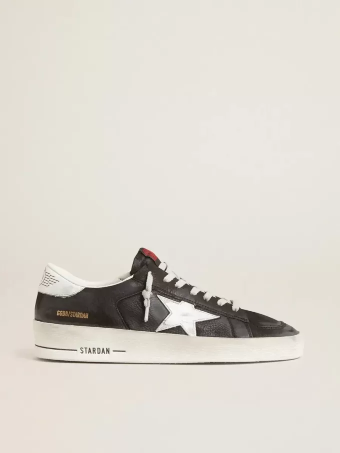 Stardan i svart nubuck och mesh med grå läderstjärna och hälflik Stardan i svart nubuck och mesh med grå läderstjärna och hälflik