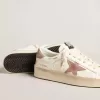 Stardan sneakers med rosa texturerad läderstjärna och hälflik Stardan sneakers med rosa texturerad läderstjärna och hälflik