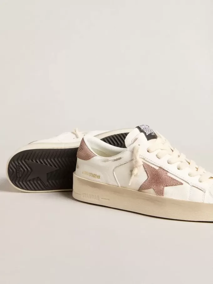 Stardan sneakers med rosa texturerad läderstjärna och hälflik Stardan sneakers med rosa texturerad läderstjärna och hälflik