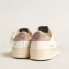 Stardan sneakers med rosa texturerad läderstjärna och hälflik Stardan sneakers med rosa texturerad läderstjärna och hälflik