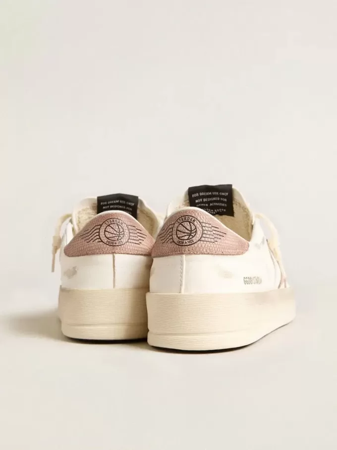 Stardan sneakers med rosa texturerad läderstjärna och hälflik Stardan sneakers med rosa texturerad läderstjärna och hälflik