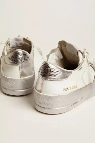 Stardan sneakers med silvermetallisk läderstjärna och hälflik