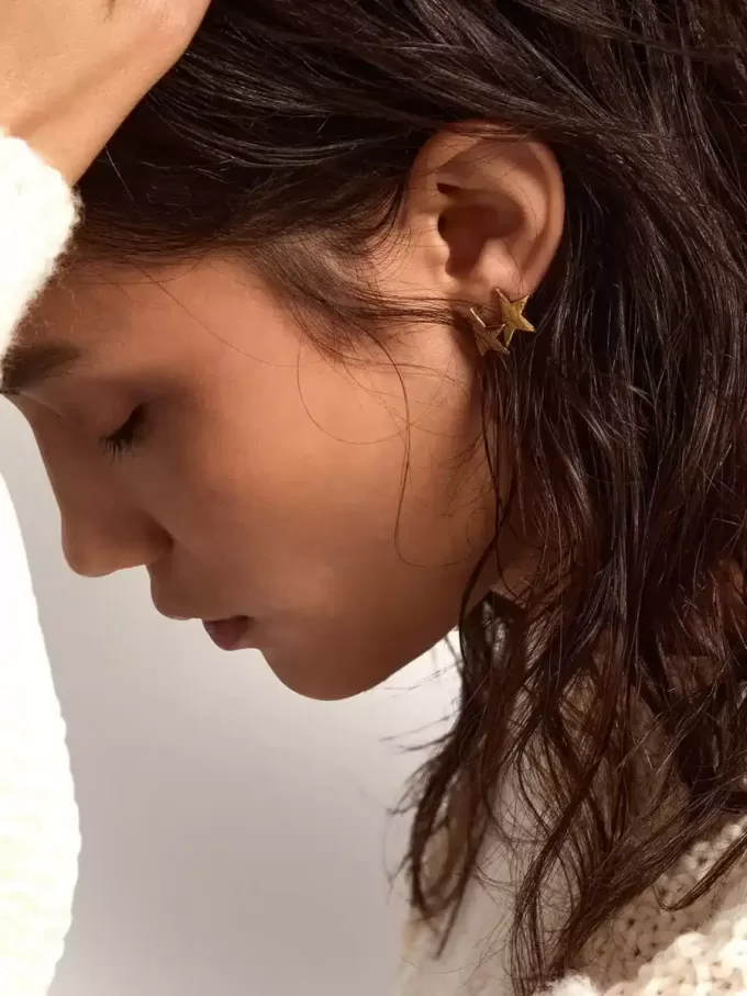 Studörhängen för damer i antikguldfärg Studörhängen för damer i antikguldfärg