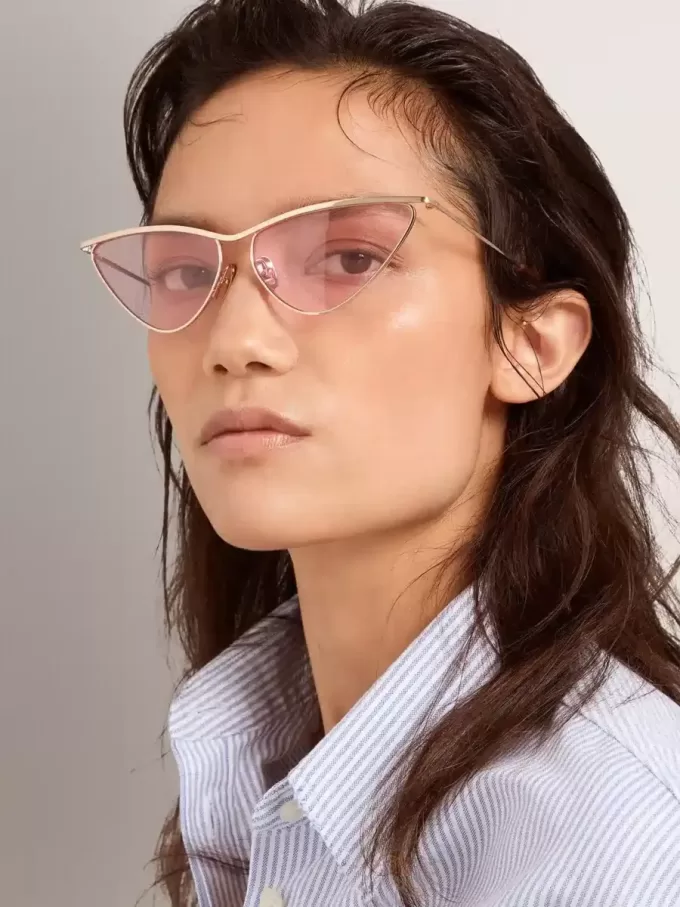 Sunframe i cat-eye-stil med rosa båge och glas