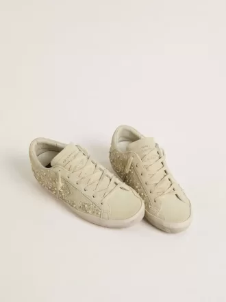 Super-Star för damer i beige mocka med pärlor och Swarovski-kristaller