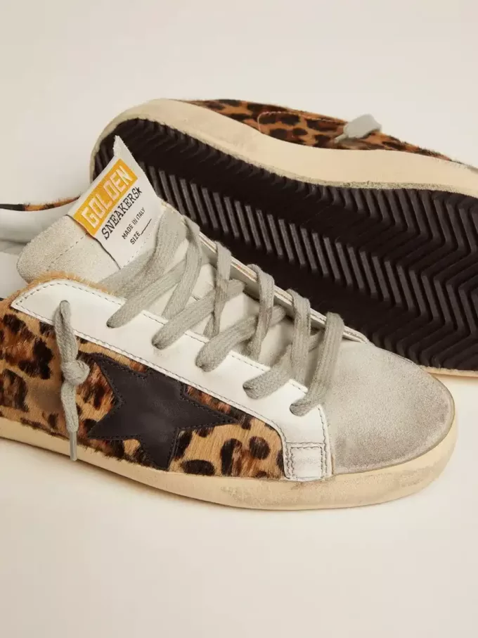 Super-Star för damer i läder med leopardmönster Super-Star för damer i läder med leopardmönster