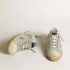 Super-Star för damer i åldrat vitt nubuck med Swarovski-kristaller Super-Star för damer i åldrat vitt nubuck med Swarovski-kristaller