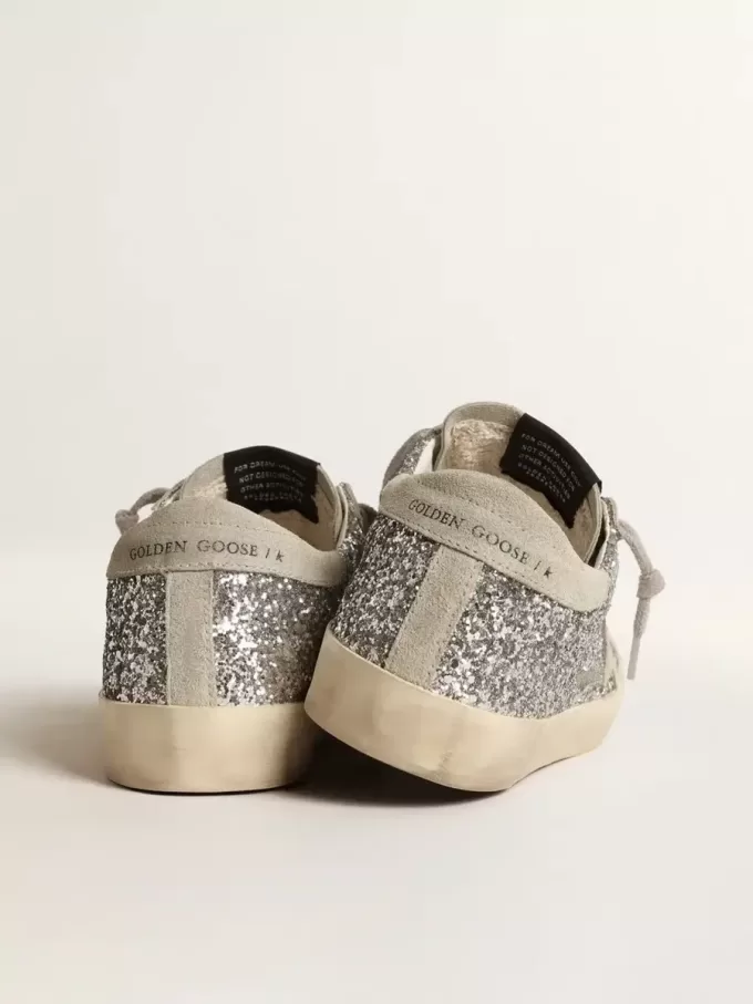Super-Star för damer i silverglitter med isgrå mockastjärna Super-Star för damer i silverglitter med isgrå mockastjärna