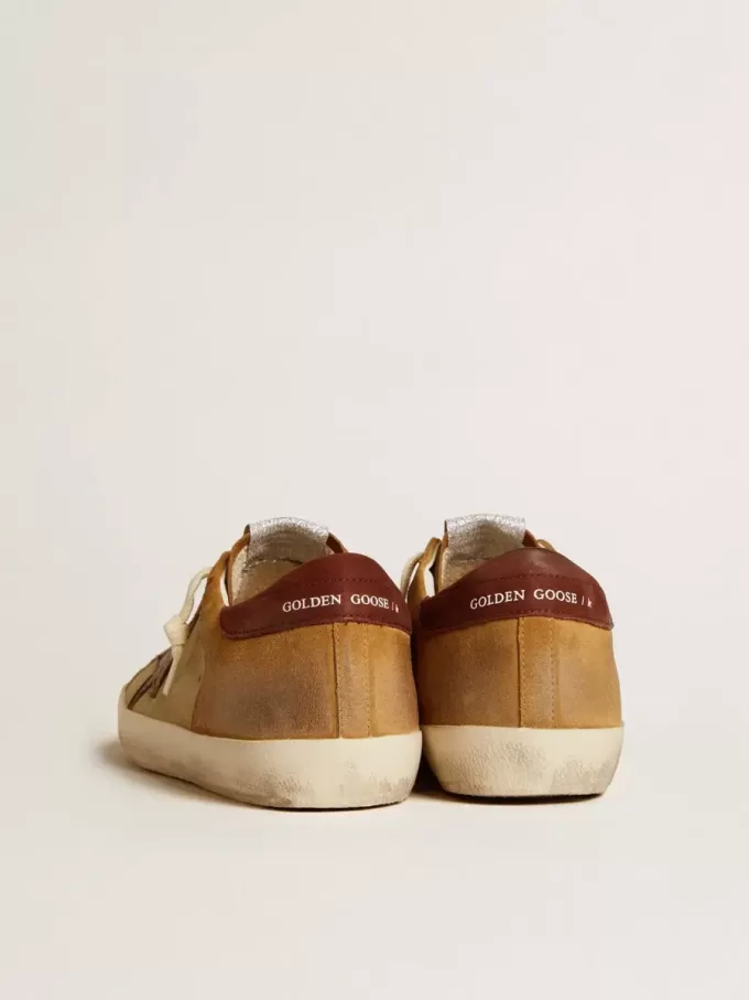 Super-Star för herr i beige och karamellfärgat mocka med svart stjärna i krackelerat läder Super-Star för herr i beige och karamellfärgat mocka med svart stjärna i krackelerat läder