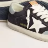 Super-Star för herr i midnattsblå mocka med vit läderstjärna och ljusblå läderflik på hälen Super-Star för herr i midnattsblå mocka med vit läderstjärna och ljusblå läderflik på hälen