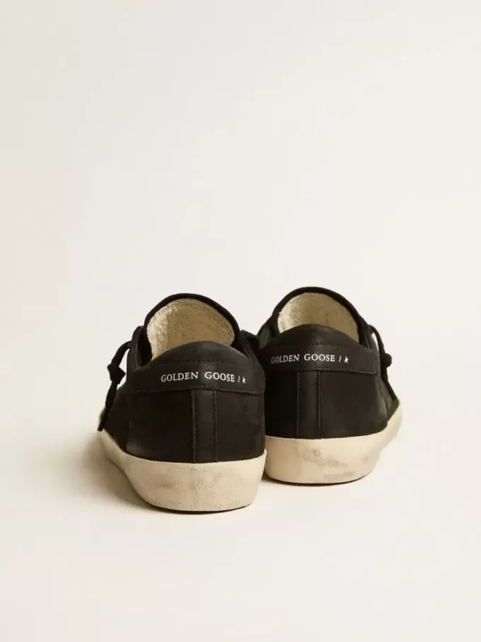 Super-Star för herr i svart nubuck med perforerad stjärna och svart nubuck-hälflik