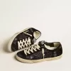 Super-Star för herr i svart sammet och mocka med svart mockastjärna Super-Star för herr i svart sammet och mocka med svart mockastjärna