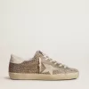 Super-Star i beige mocka och flerfärgade kristaller med krämfärgad läderstjärna och hälflik Super-Star i beige mocka och flerfärgade kristaller med krämfärgad läderstjärna och hälflik