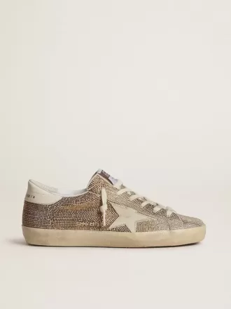 Super-Star i beige mocka och flerfärgade kristaller med krämfärgad läderstjärna och hälflik