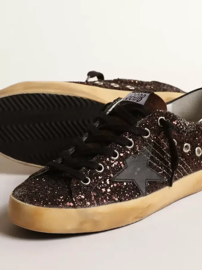 Super-Star i brunt glitter med svart läderstjärna och hälflik Super-Star i brunt glitter med svart läderstjärna och hälflik