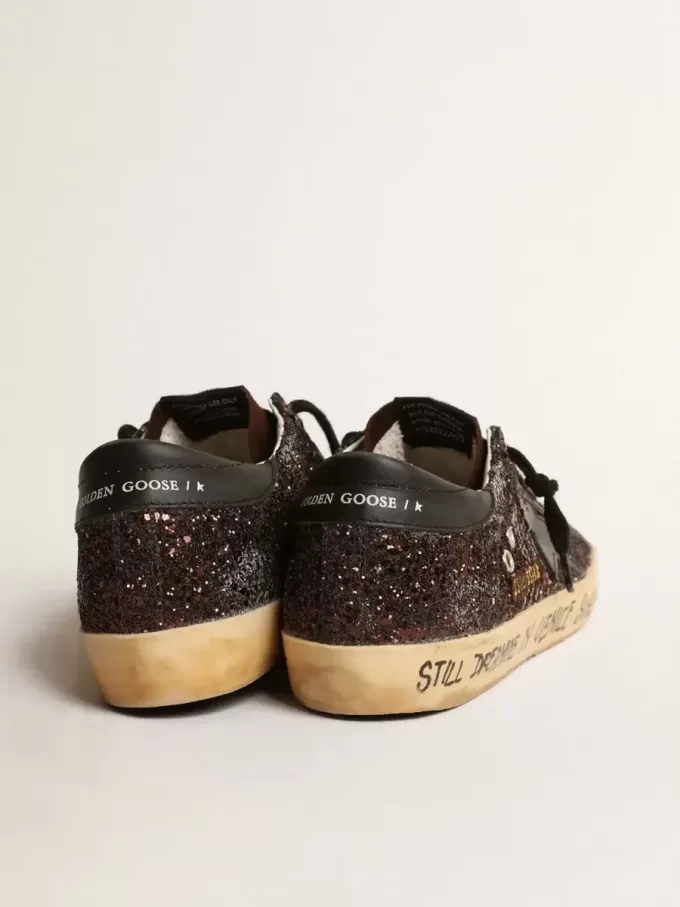 Super-Star i brunt glitter med svart läderstjärna och hälflik Super-Star i brunt glitter med svart läderstjärna och hälflik