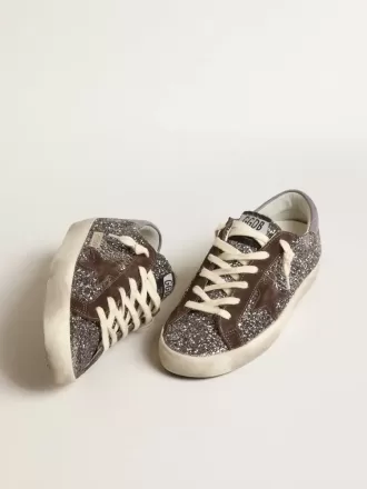 Super-Star i glitter med brun stjärna och lila hälflik