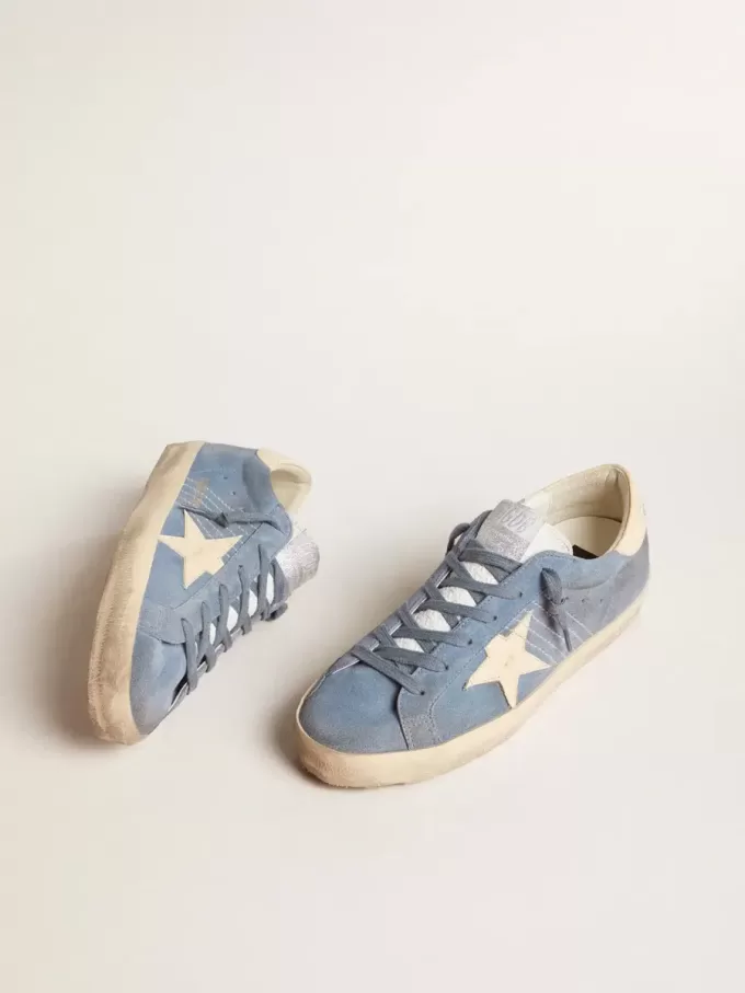 Super-Star i ljusblå mocka med beige läderstjärna och hälflik Super-Star i ljusblå mocka med beige läderstjärna och hälflik