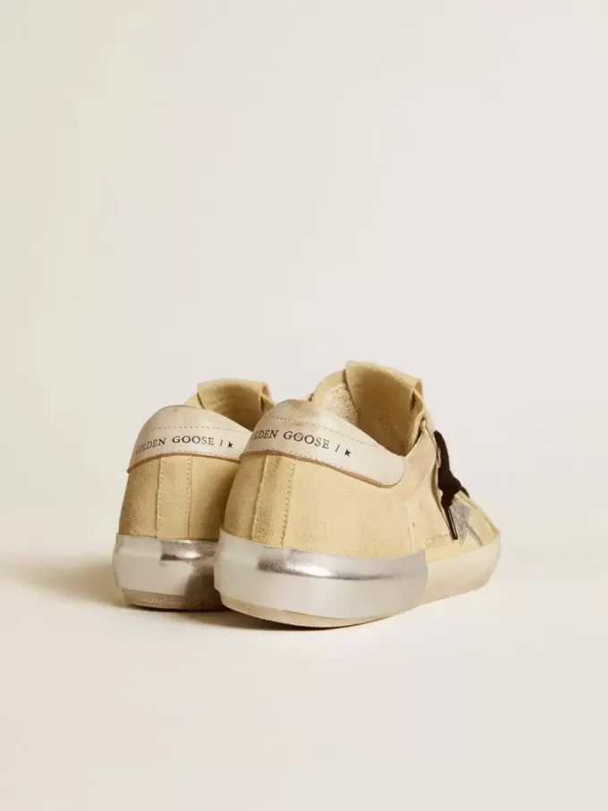 Super-Star LTD för dam i mocka med glitterstjärna och läderflik på hälen Super-Star LTD för dam i mocka med glitterstjärna och läderflik på hälen