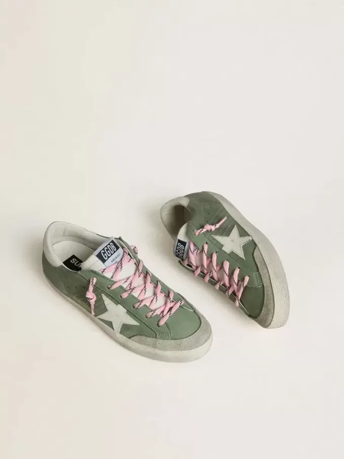 Super-Star LTD för damer i grönt nubuck med vit läderstjärna och hälflik Super-Star LTD för damer i grönt nubuck med vit läderstjärna och hälflik