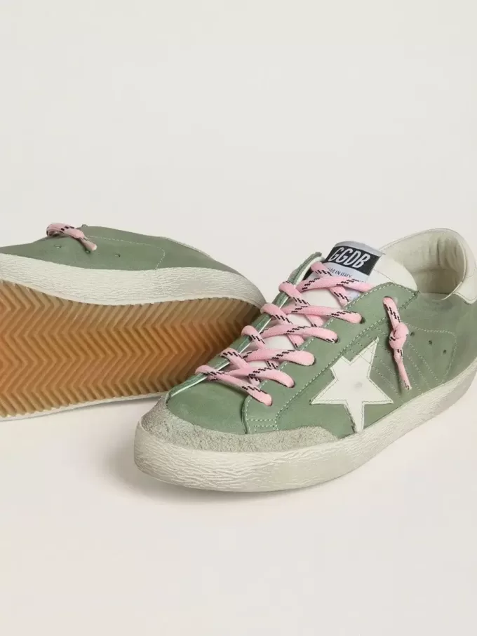 Super-Star LTD för damer i grönt nubuck med vit läderstjärna och hälflik Super-Star LTD för damer i grönt nubuck med vit läderstjärna och hälflik