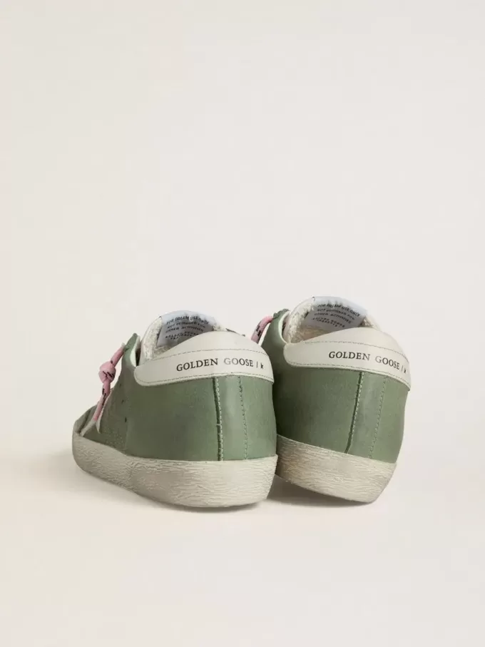Super-Star LTD för damer i grönt nubuck med vit läderstjärna och hälflik Super-Star LTD för damer i grönt nubuck med vit läderstjärna och hälflik