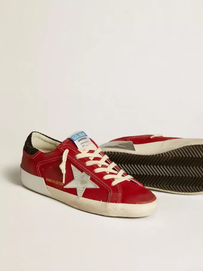 Super-Star LTD för damer i rött nubuck med läderstjärna och glitterklackflik Super-Star LTD för damer i rött nubuck med läderstjärna och glitterklackflik