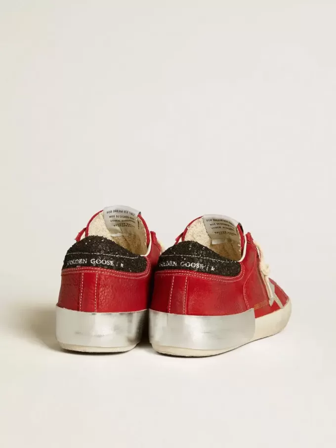 Super-Star LTD för damer i rött nubuck med läderstjärna och glitterklackflik Super-Star LTD för damer i rött nubuck med läderstjärna och glitterklackflik