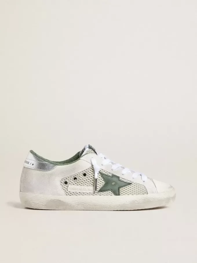 Super-Star LTD för damer i vitt mocka och mesh med grön läderstjärna och silverfolierad läderklackflik Super-Star LTD för damer i vitt mocka och mesh med grön läderstjärna och silverfolierad läderklackflik