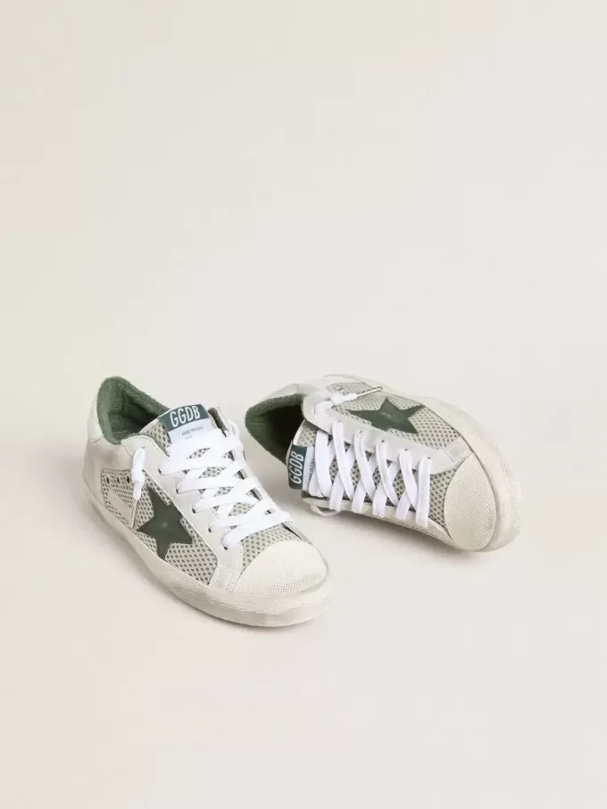 Super-Star LTD för damer i vitt mocka och mesh med grön läderstjärna och silverfolierad läderklackflik Super-Star LTD för damer i vitt mocka och mesh med grön läderstjärna och silverfolierad läderklackflik