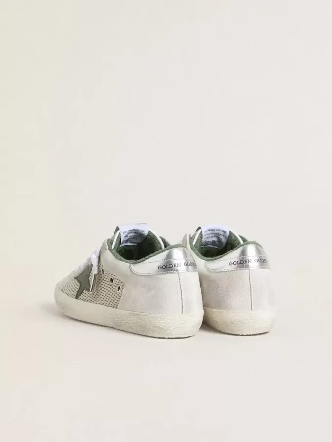 Super-Star LTD för damer i vitt mocka och mesh med grön läderstjärna och silverfolierad läderklackflik Super-Star LTD för damer i vitt mocka och mesh med grön läderstjärna och silverfolierad läderklackflik