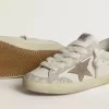 Super-Star LTD för damer med beige mockastjärna och hälflik samt blommig brodyr Super-Star LTD för damer med beige mockastjärna och hälflik samt blommig brodyr