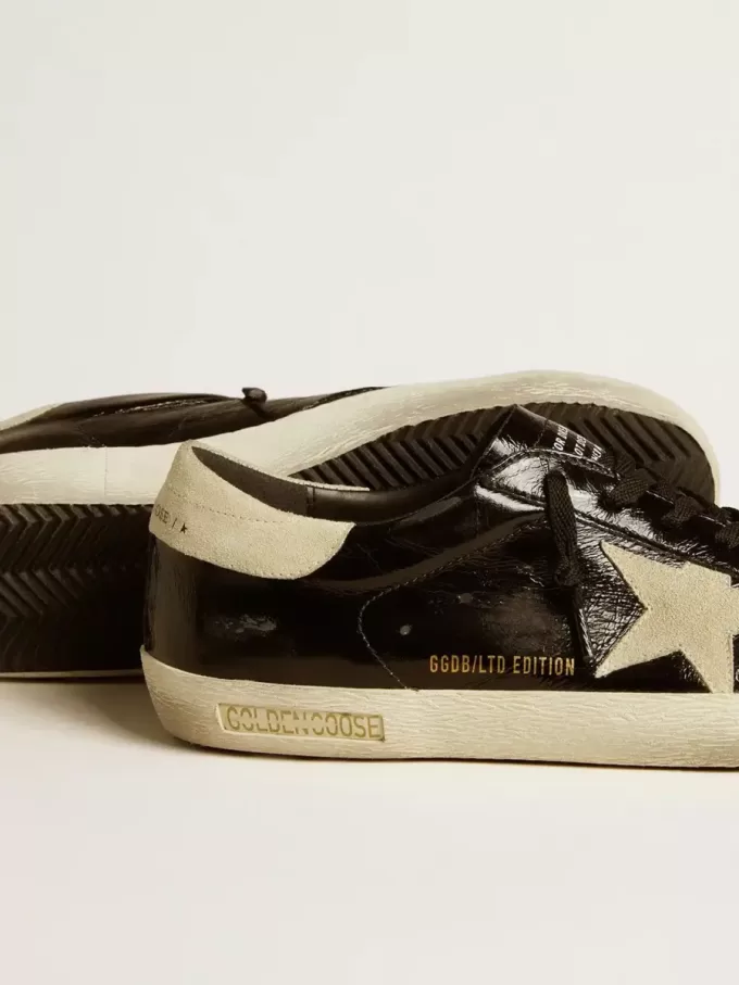 Super-Star LTD för herr i svart lackläder med stjärna och hälflik i mocka Super-Star LTD för herr i svart lackläder med stjärna och hälflik i mocka