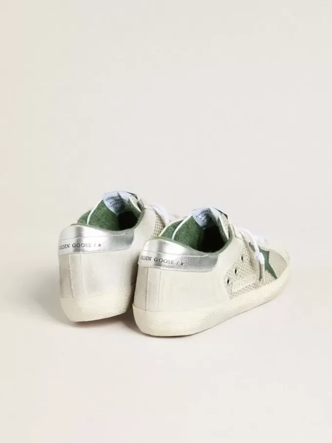 Super-Star LTD för herr i vitt mocka och mesh med grön läderstjärna och silverfärgad hälflik Super-Star LTD för herr i vitt mocka och mesh med grön läderstjärna och silverfärgad hälflik