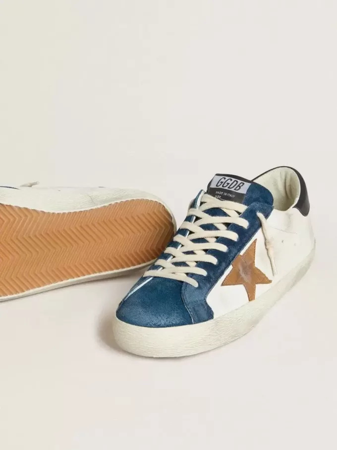 Super-Star LTD för herr med tobaksfärgad stjärna i krokodilpräglat läder och svart läderflik på hälen Super-Star LTD för herr med tobaksfärgad stjärna i krokodilpräglat läder och svart läderflik på hälen