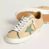 Super-Star LTD i beige läder med grön mockastjärna och silverfolierad läderklackflik Super-Star LTD i beige läder med grön mockastjärna och silverfolierad läderklackflik