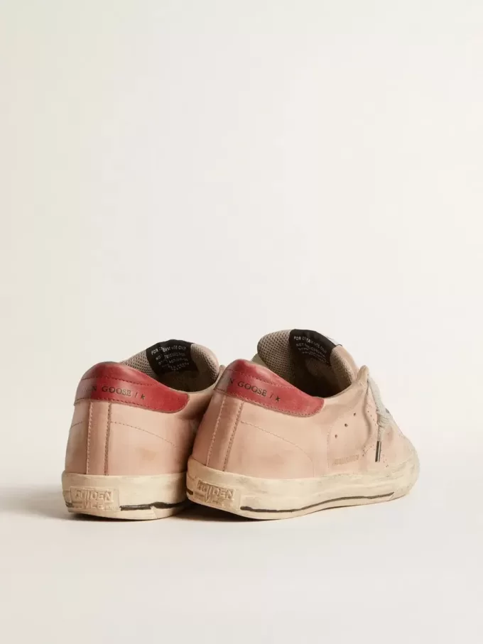 Super-Star LTD i rosa nubuck med perforerad stjärna och läderflik på hälen Super-Star LTD i rosa nubuck med perforerad stjärna och läderflik på hälen